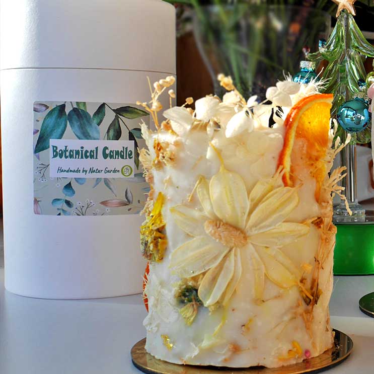 Botanical Candle mit Sorgfalt gefertigt, nur aus Rapswachs und reinen ätherischen Ölen. Botanical Candle mit Sorgfalt gefertigt, nur aus Rapswachs und reinen ätherischen Ölen.