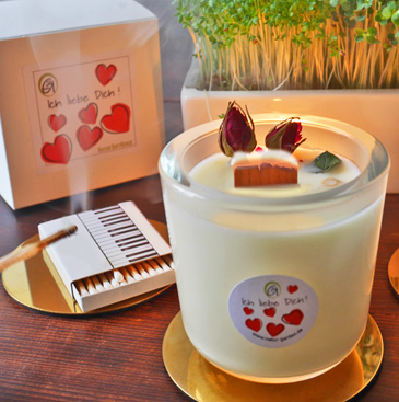 Unsere Natur DuftKerzen 100% Pflanzenwachs + NATURPARFUM aus rein ätherischen Ölen Unsere Natur Duftkerzen 100% Pflanzenwachs + NATURPARFUM aus naturreinen ätherischen Ölen