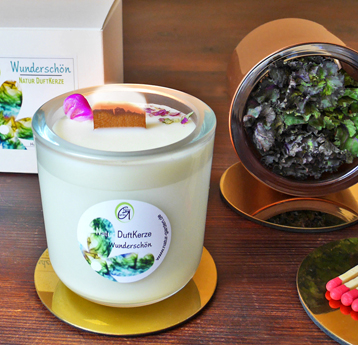 Das hochwertige Pflanzenwachs ist eine völlig schadstofffreie Mischung aus Sojawachs und Rapswachs. Das hochwertige Pflanzenwachs ist eine völlig schadstofffreie Mischung aus Sojawachs und Rapswachs.