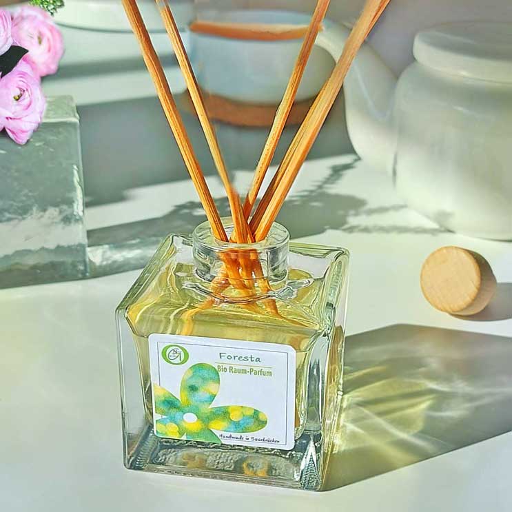 Entdecke die aromatherapeutisch abgestimmten Bio Raum-Parfum von Natur-Garden Entdecke die aromatherapeutisch abgestimmten Bio Raum-Parfum von Natur-Garden